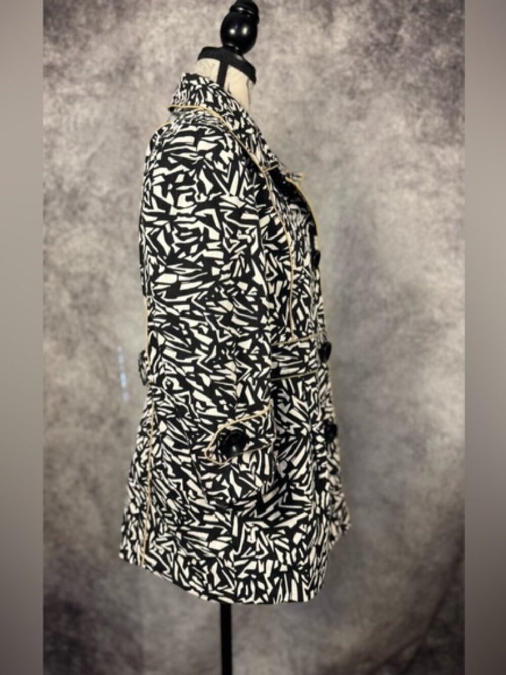 Sharon Young Graphic Print Jacket Size 8 Black Cream Gold Trim - Picture 6 of 11